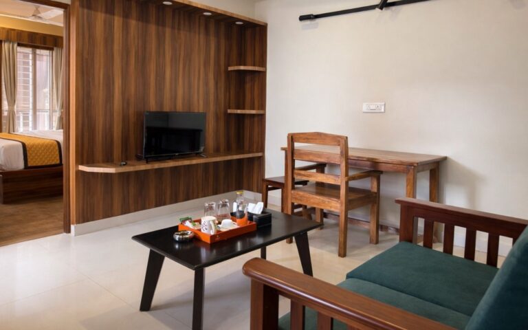 furnished-1bhk-serviced-apartment-with-two-balconies