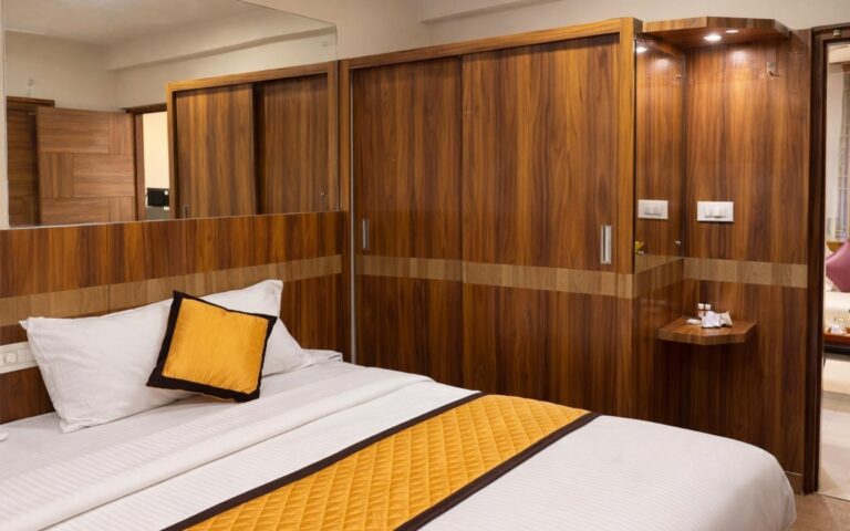 1bhk-bedroom-closet-apartment