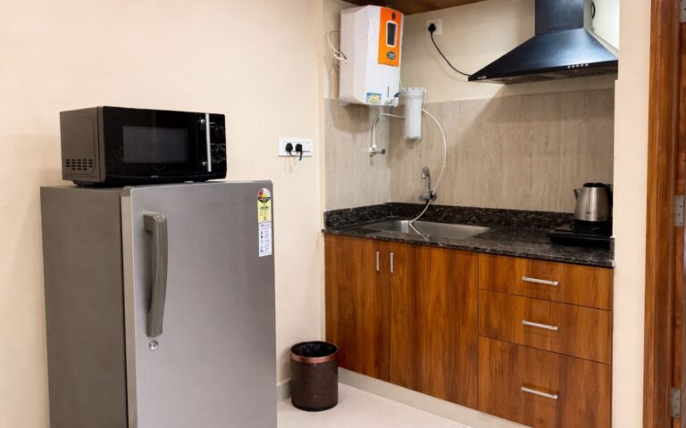 1bhk-refrigerator-microwave-apartment